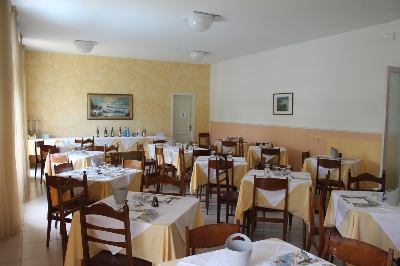 Hotel Ninfea Червия Экстерьер фото