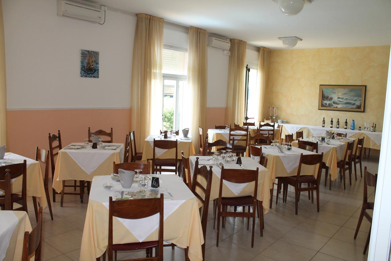 Hotel Ninfea Червия Экстерьер фото